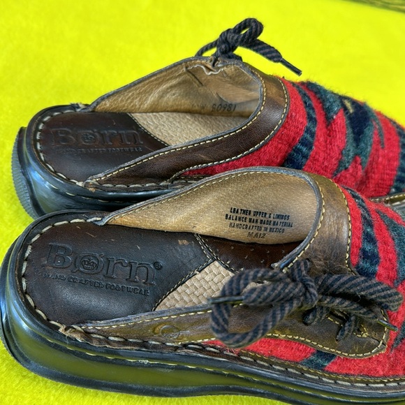 BORN Clogs Tizoc Red Wool Southwest Aztec Blanket Slip On Womens - Picture 7 of 7